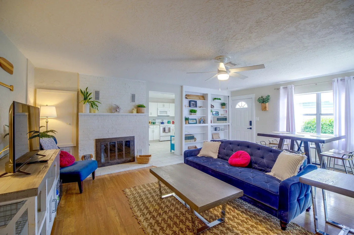 The original heart of the property, Casa Nonna offers a classic blue coastal retreat where slow days and unhurried mornings feel right at home.